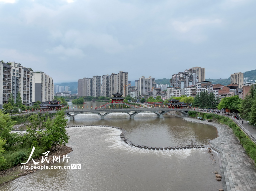 4月27日，重慶市石柱土家族自治縣，穿城而過的龍河。
