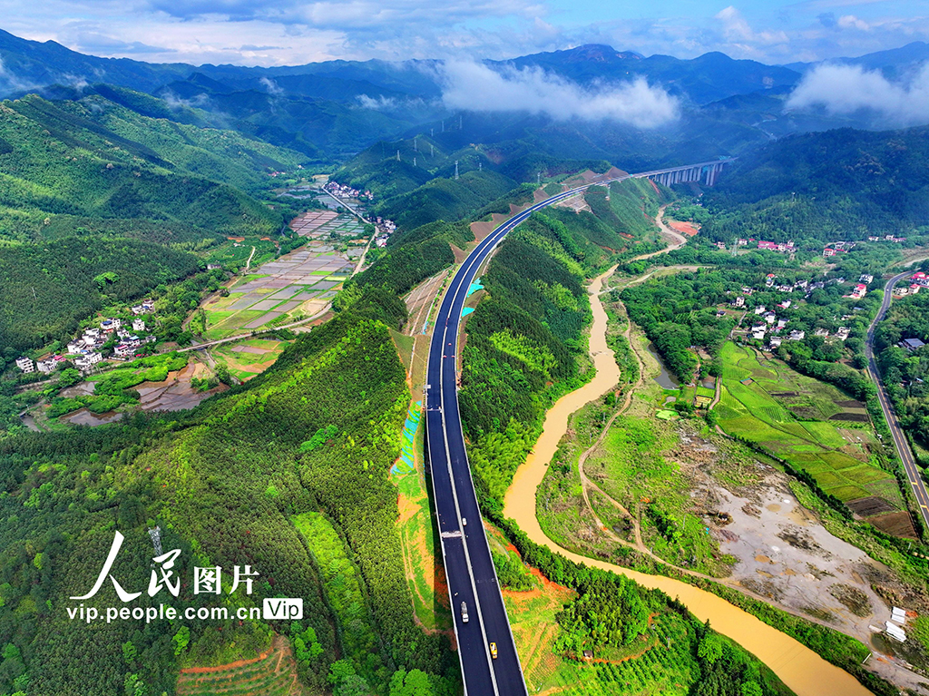 江西大余:高速公路建設正酣【4】