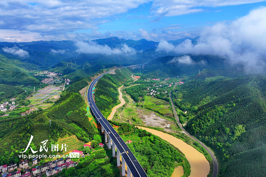 江西大余:高速公路建設正酣【2】