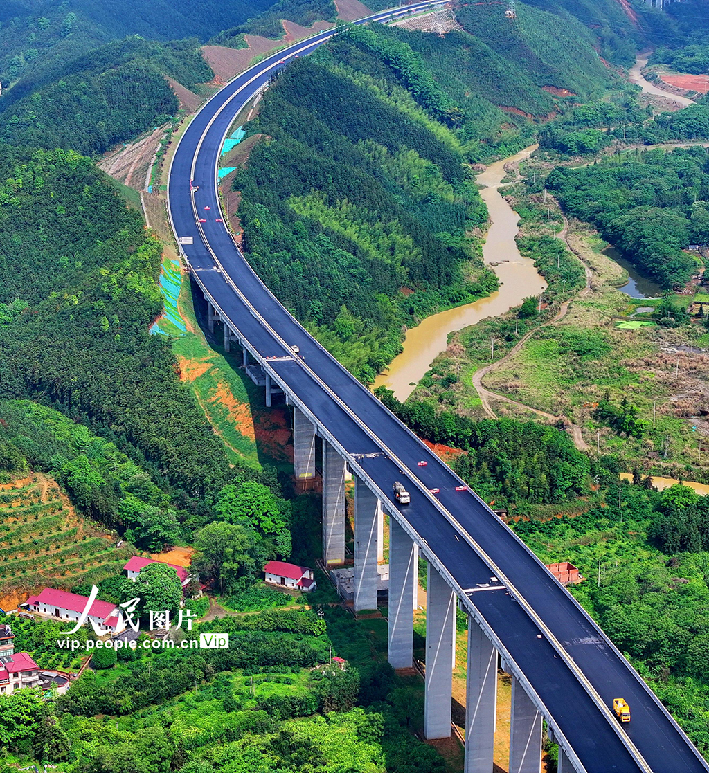 江西大余:高速公路建設正酣【3】