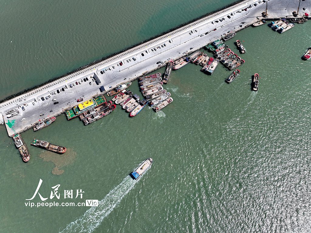 江蘇連云港：漁船有序返港休漁【3】