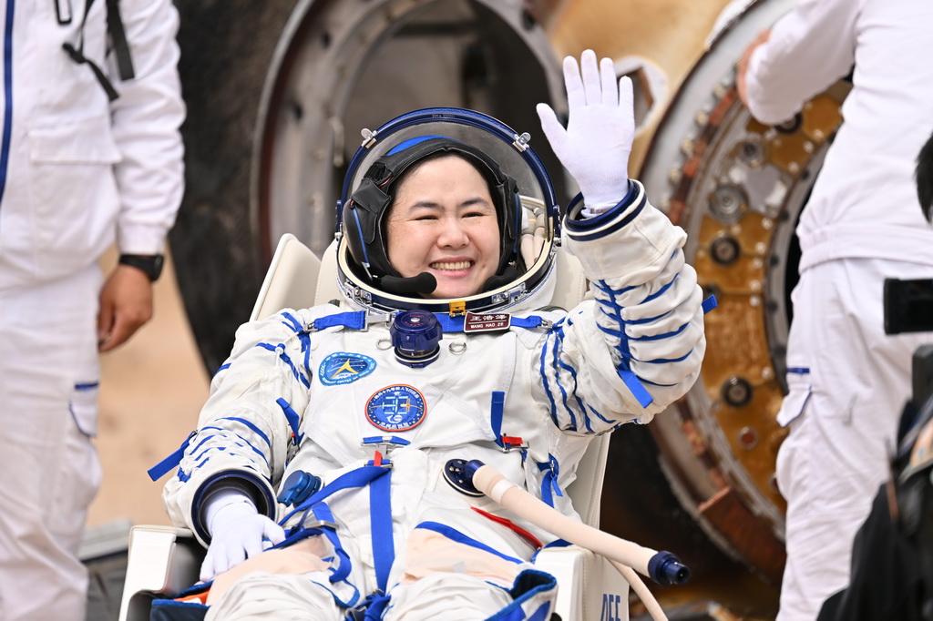 4月30日，神舟十九號航天員王浩澤安全順利出艙。新華社記者 李鑫 攝