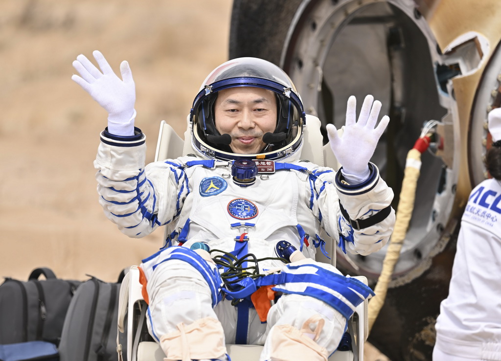 4月30日，神舟十九號航天員蔡旭哲安全順利出艙。新華社記者 李鑫 攝