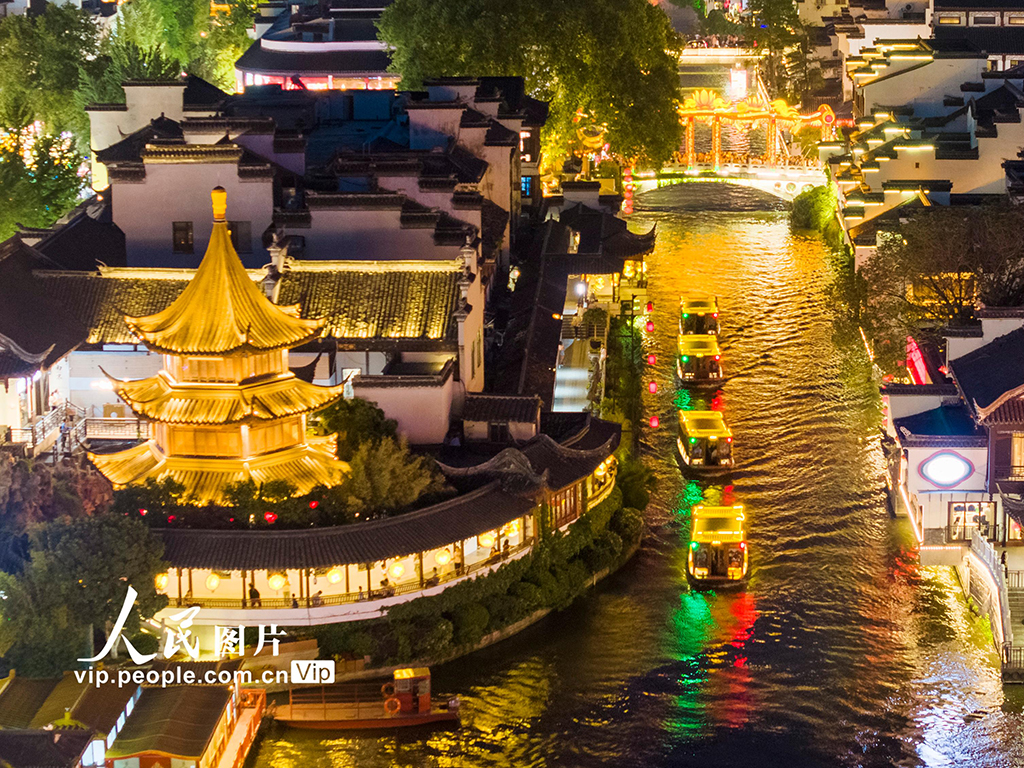 江蘇南京:夫子廟迎來旅游熱【2】