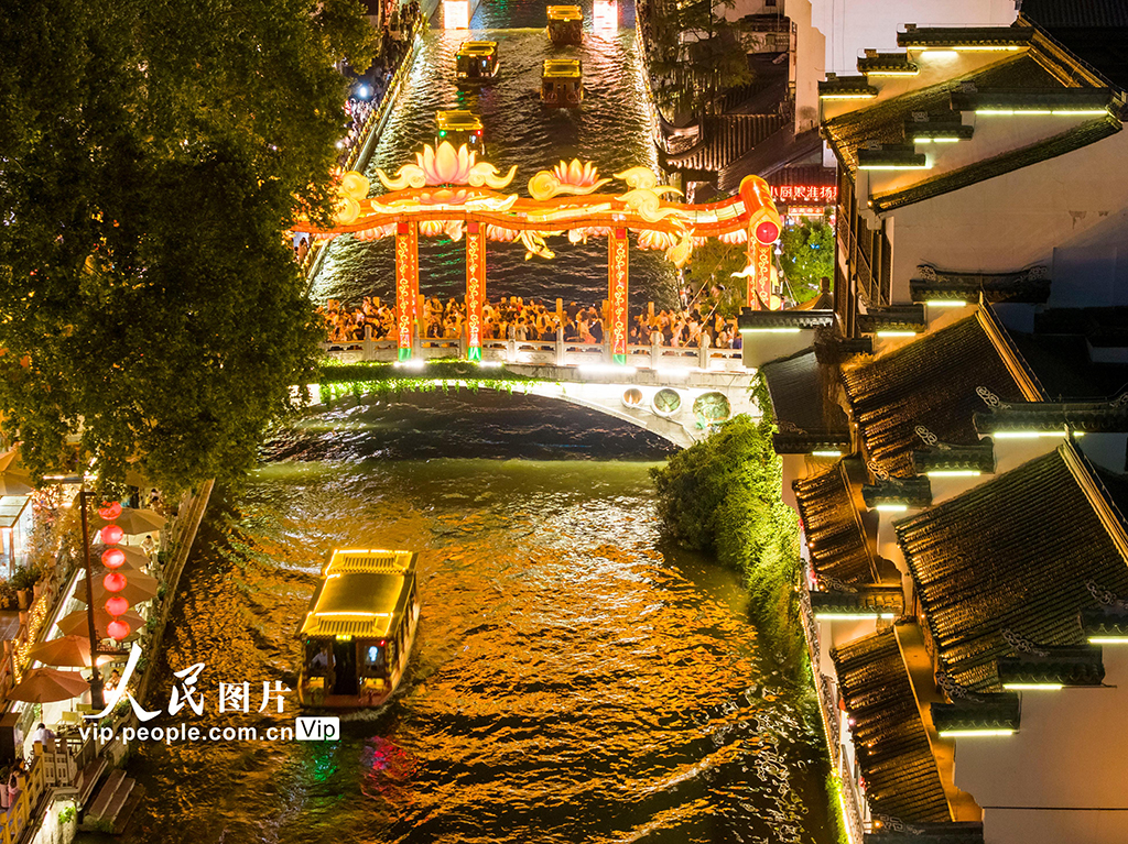 江蘇南京:夫子廟迎來旅游熱【6】