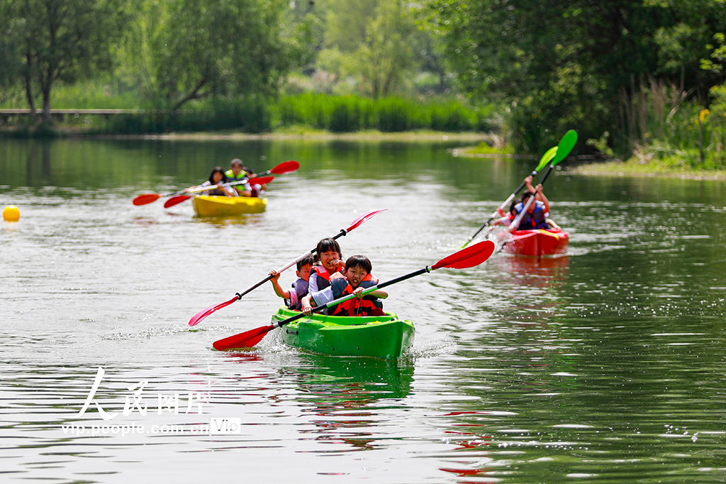 湖北襄陽:少年習練皮劃艇技能【2】