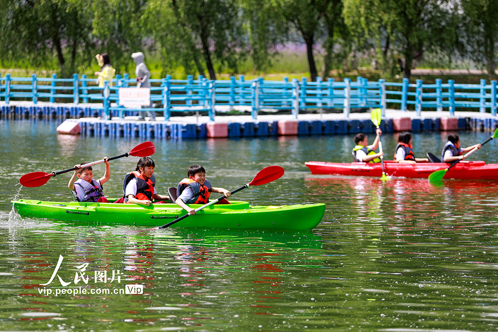 湖北襄陽:少年習練皮劃艇技能【3】