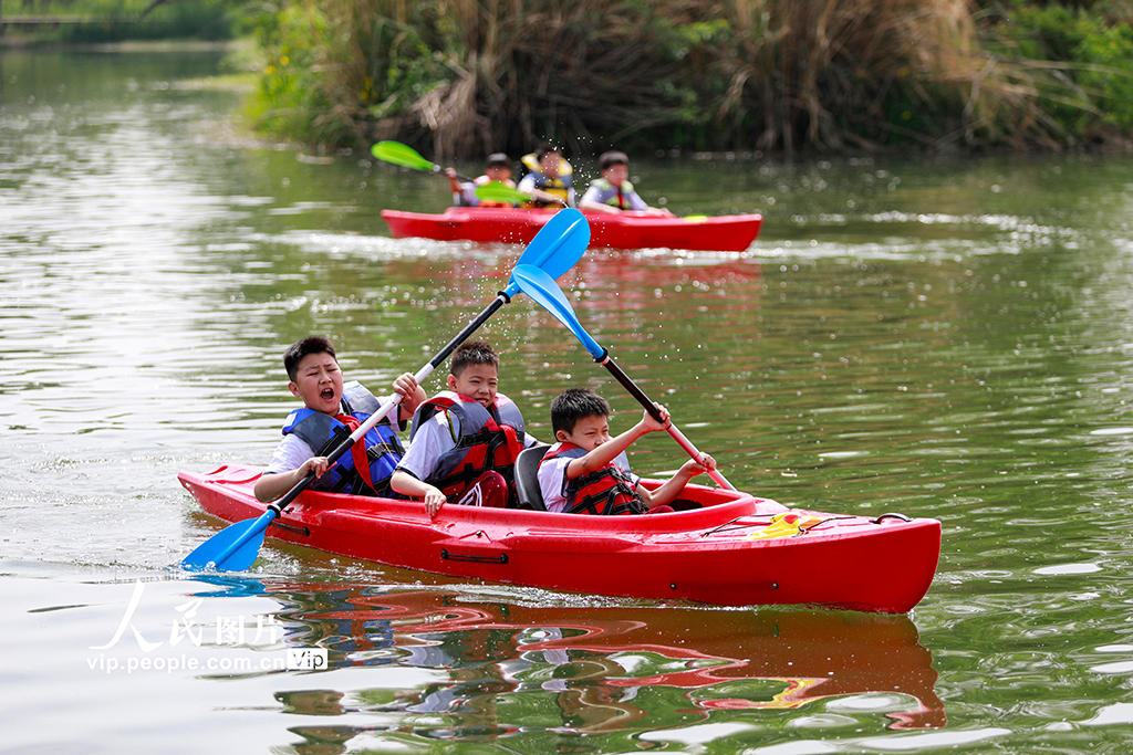 湖北襄陽:少年習練皮劃艇技能【4】