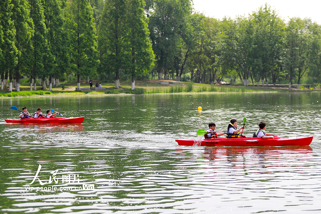 湖北襄陽:少年習練皮劃艇技能【5】