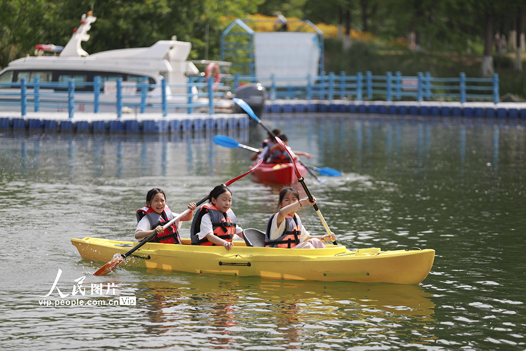 湖北襄陽:少年習練皮劃艇技能【6】