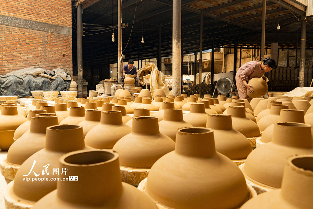 云南曲靖:陶器生產帶動就業【3】
