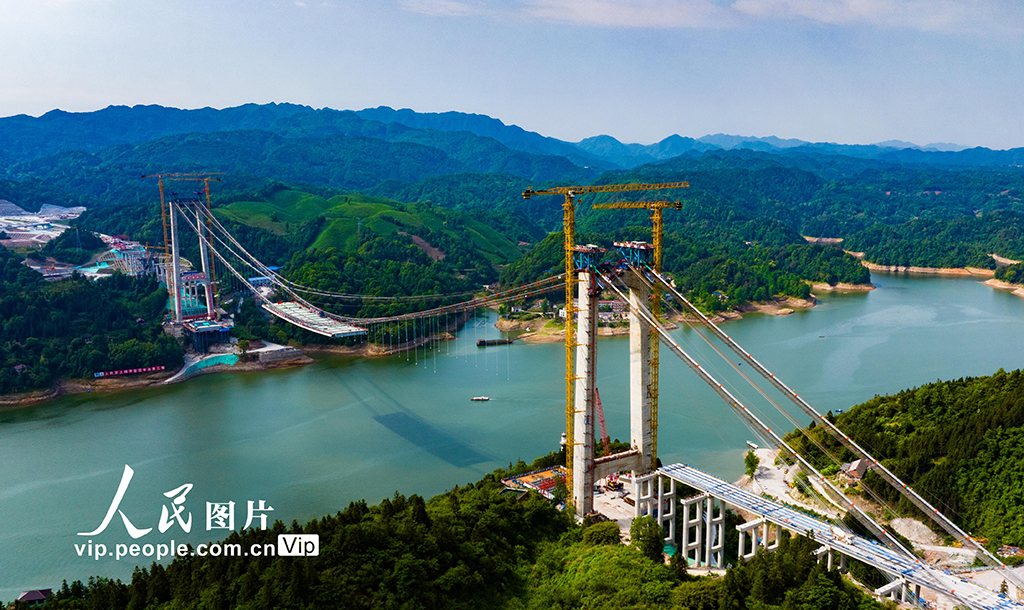 湖南懷化：施工中的洞庭溪沅水特大橋