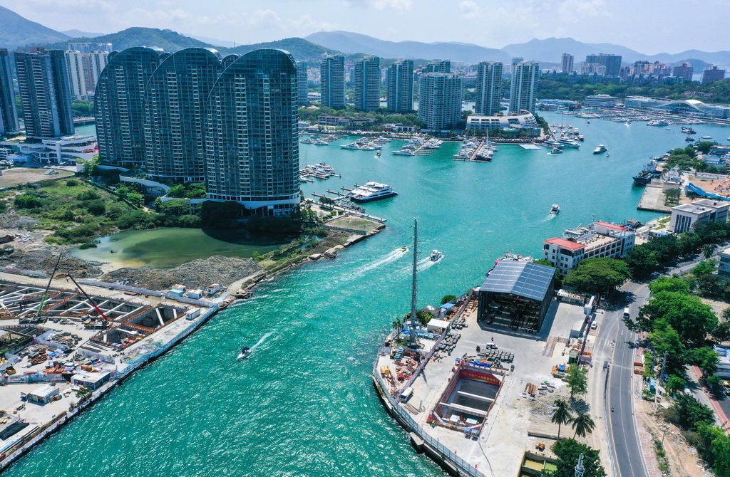 這是5月5日拍攝的三亞河口通道工程項目現場（無人機照片）。