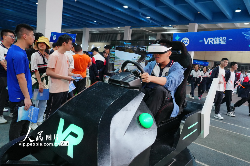 重慶：校園科技節感受科技魅力【8】