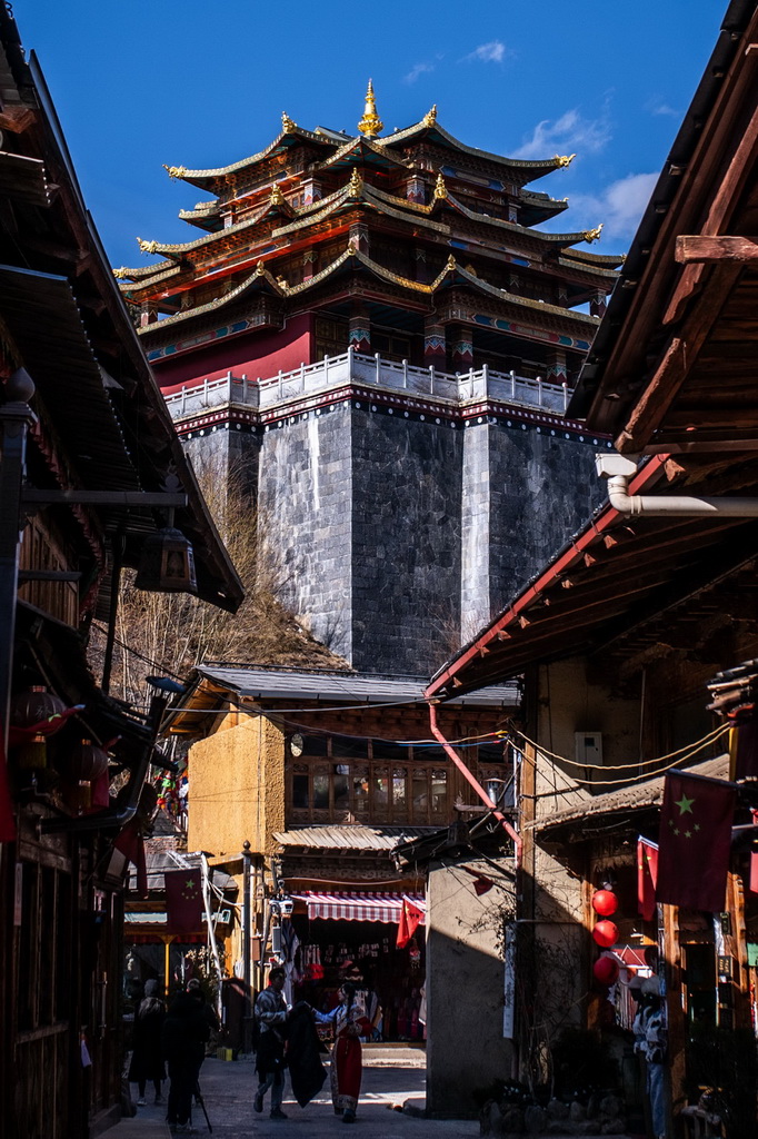 這是云南省迪慶州香格里拉市獨克宗古城風光（2023年3月8日攝）。