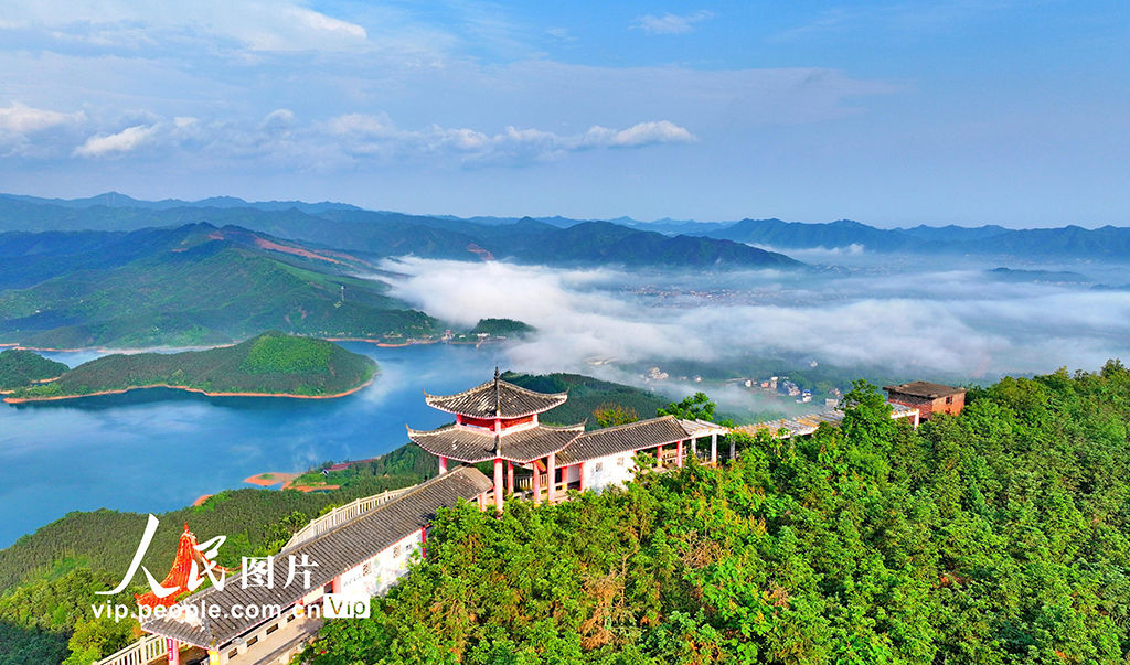 2025年5月8日，湖南省常寧市天堂湖，湖光山色，云霧繚繞。 