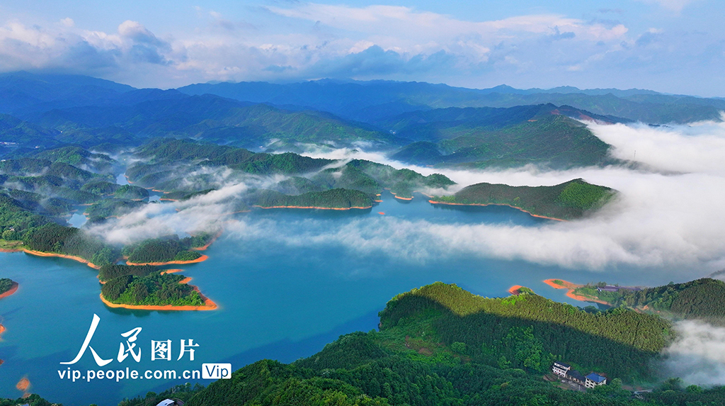 2025年5月8日，湖南省常寧市天堂湖，湖光山色，云霧繚繞。 