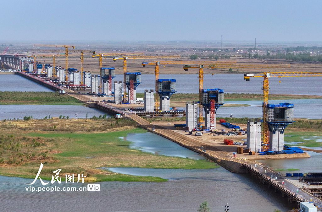 內蒙古巴彥淖爾：磴口黃河大橋建設正酣