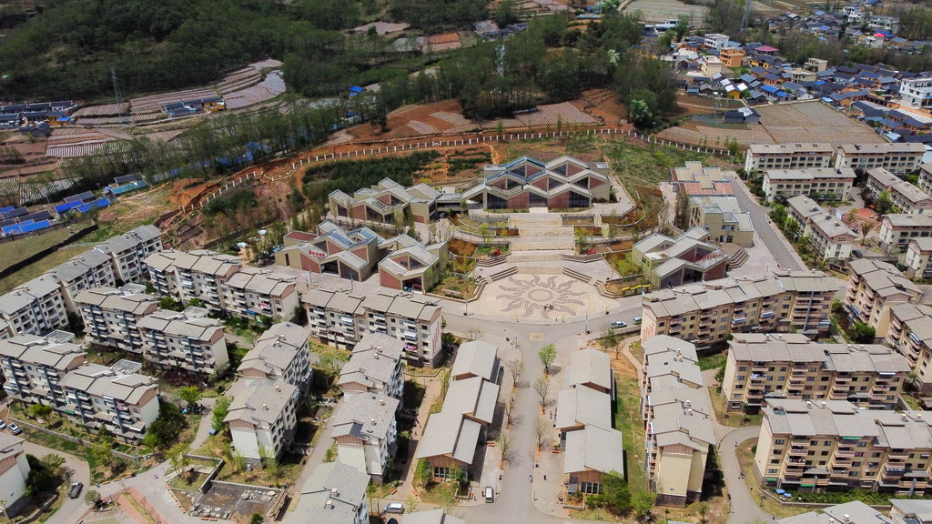 四川省昭覺縣沐恩邸社區（2025年4月19日攝，無人機照片）。新華社記者 尹恒 攝