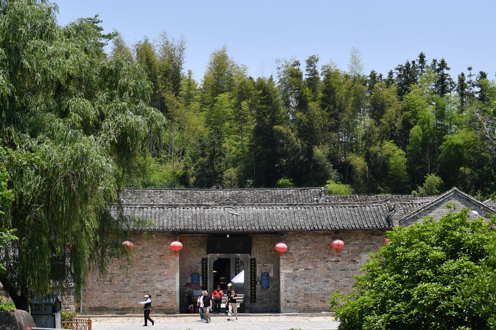 5月11日，游客在張谷英村游覽。