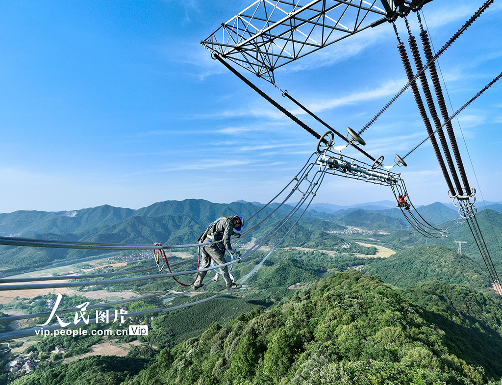 安徽池州：特高壓輸電線路檢修