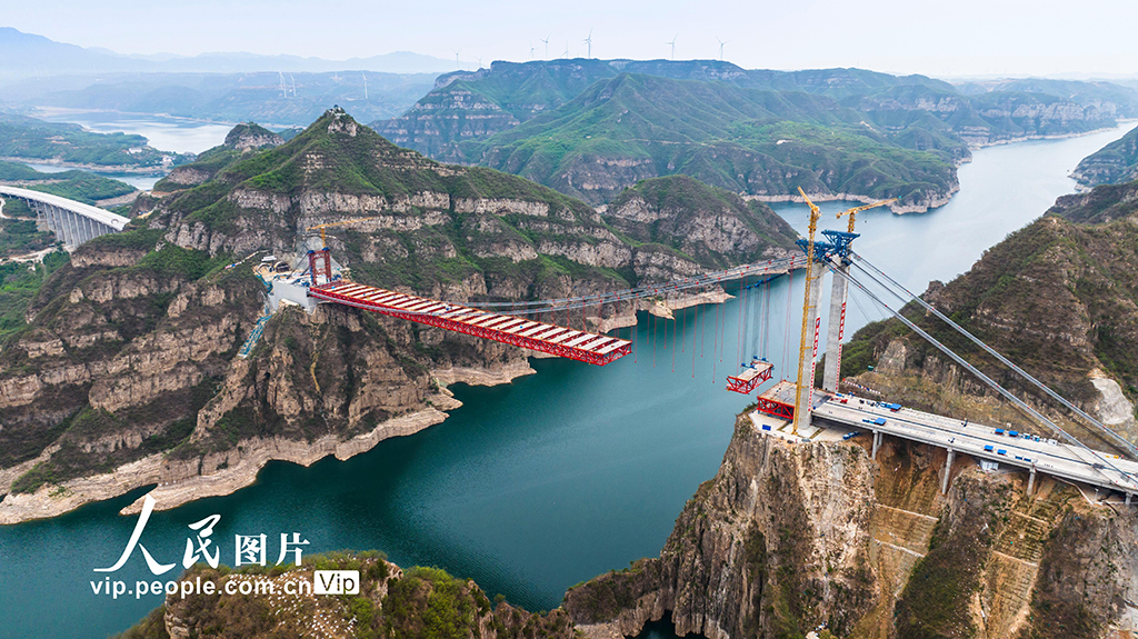 河南濟源：濟新黃河大橋橋梁架設有序推進【2】
