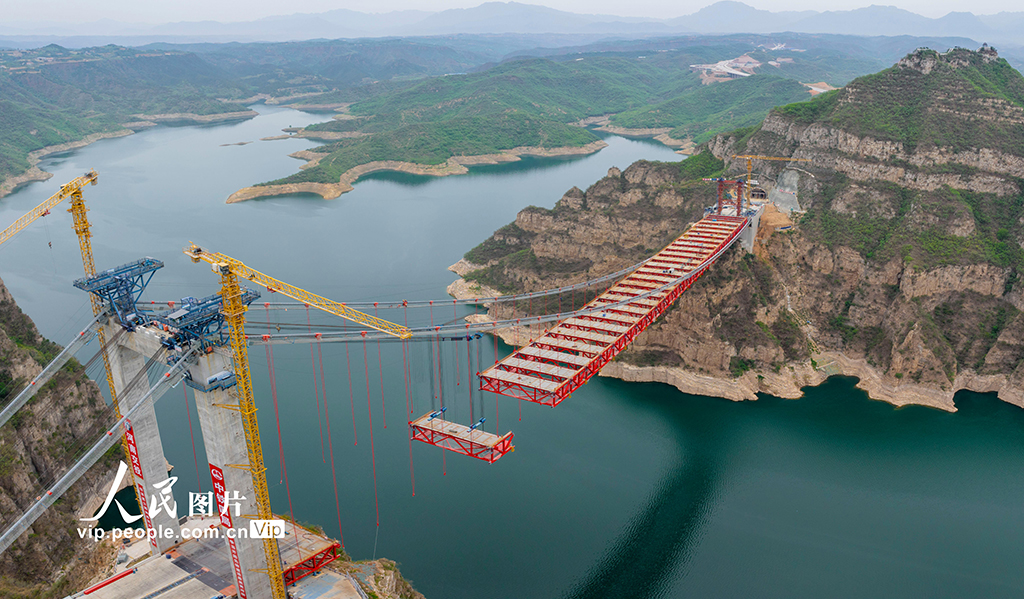 河南濟源：濟新黃河大橋橋梁架設有序推進【4】
