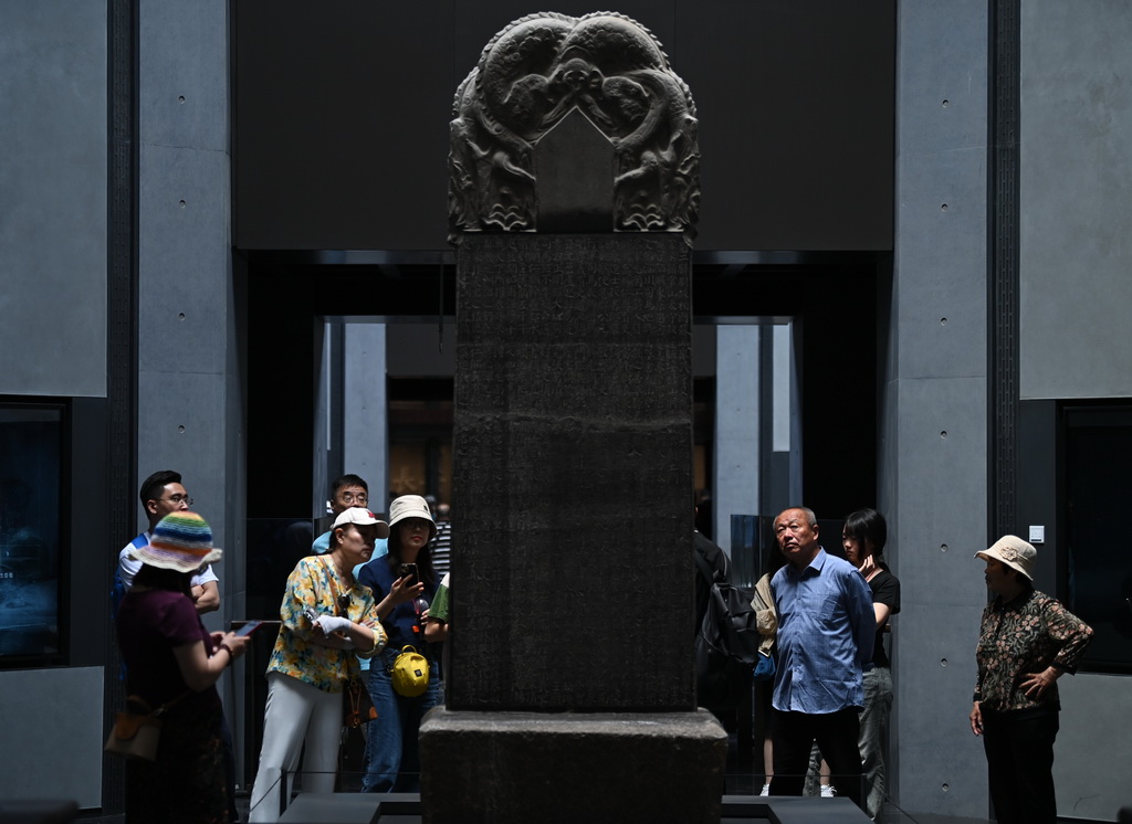 5月12日，游客在改擴建后的西安碑林博物館北區場館參觀。