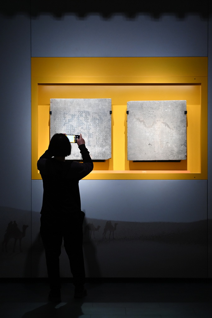 5月12日，游客在改擴建后的西安碑林博物館北區場館參觀。