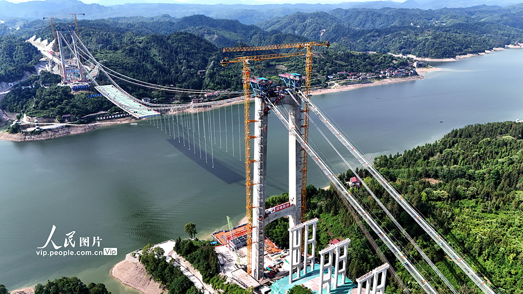 湖南懷化：洞庭溪沅水特大橋建設正酣
