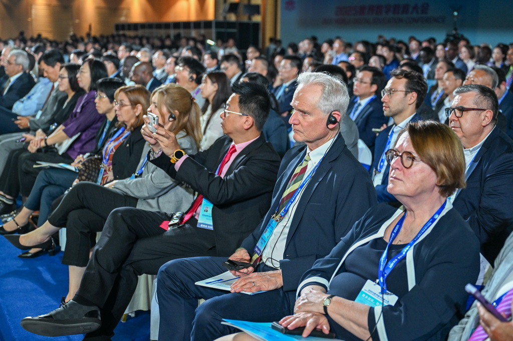 5月14日，在湖北省武漢市，嘉賓參加2025世界數字教育大會開幕式。