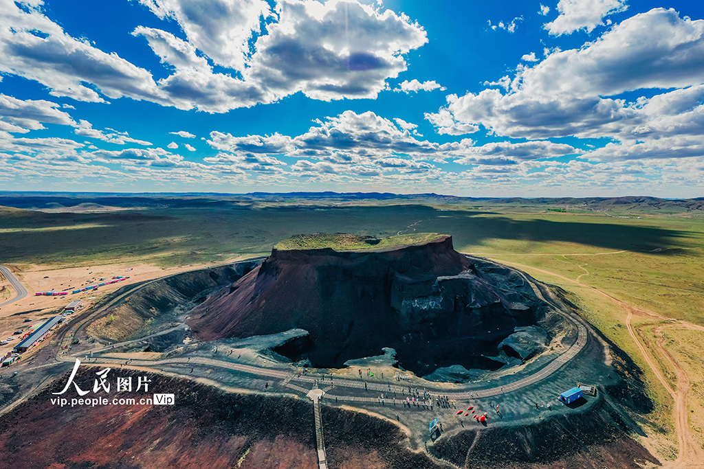 內蒙古烏蘭察布：火山、草原相映成景【3】