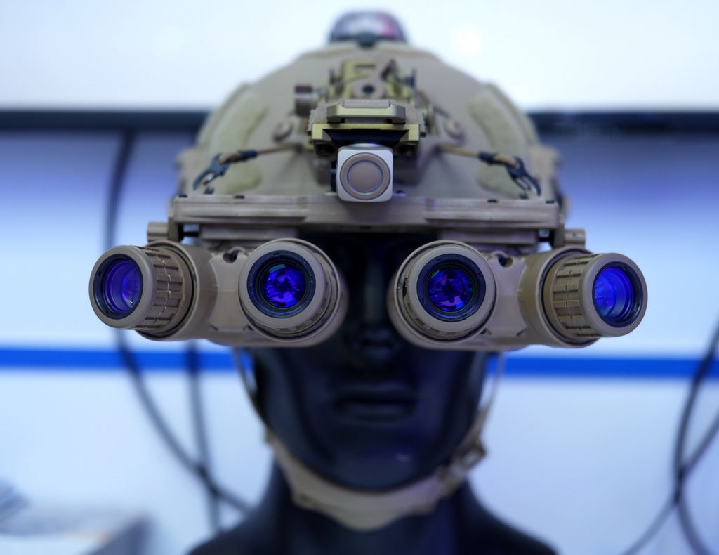 5月14日在第十二屆中國國際警用裝備博覽會上拍攝的四目全景夜視儀。新華社記者 才揚 攝