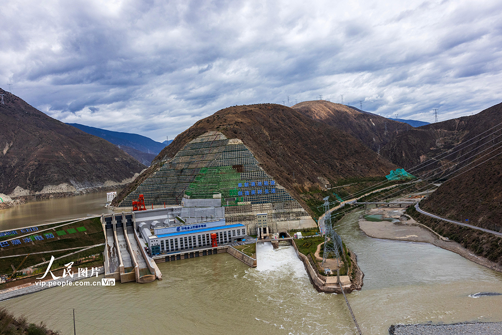 西藏:巴塘水電站首臺機組并網發電【2】