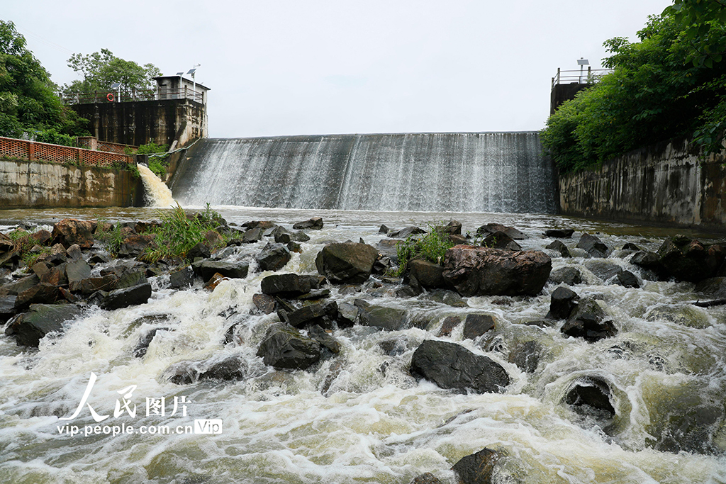 江西泰和:水庫泄洪保安全【2】