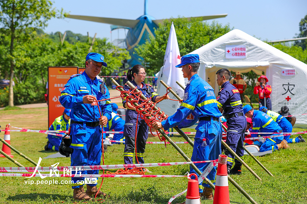 四川瀘州:川渝17支隊伍開展應急救援演練【4】