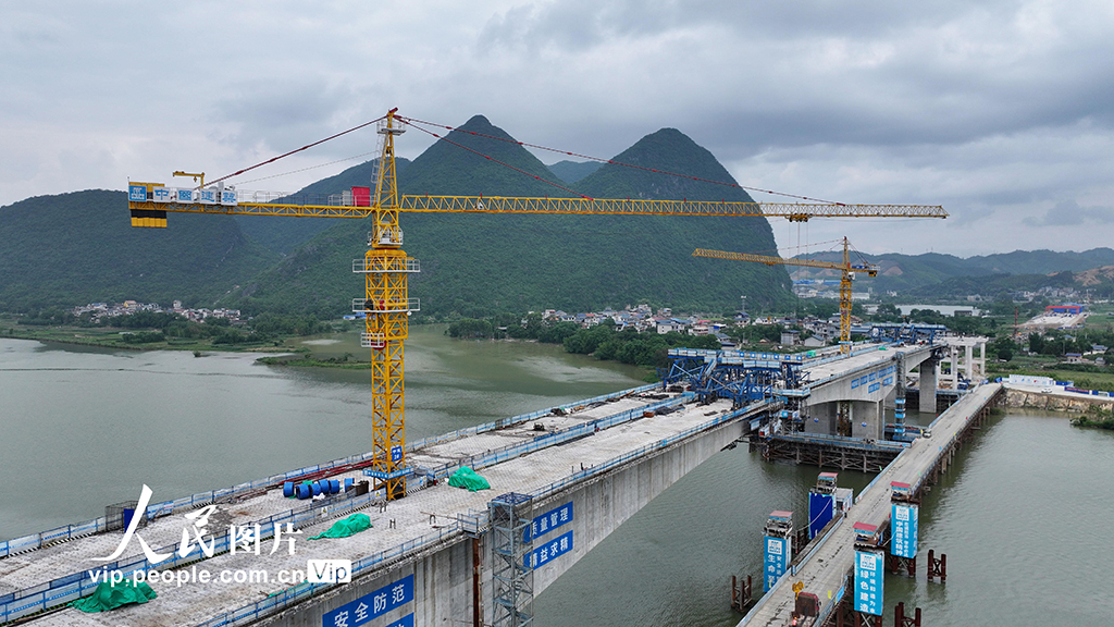 廣西柳州:融福高速融江特大橋左幅邊跨合龍【6】