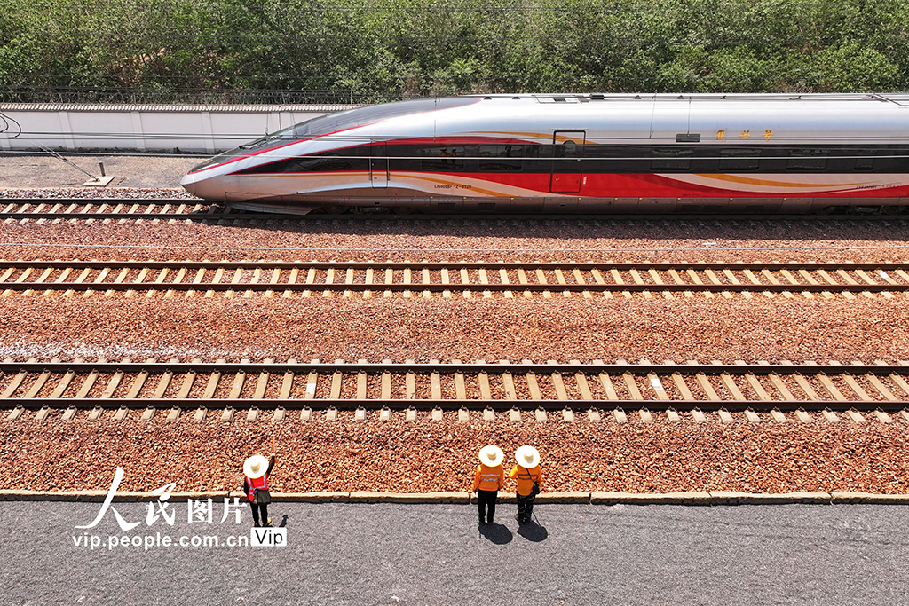 河南鄭州：高溫巡線保暢通【3】