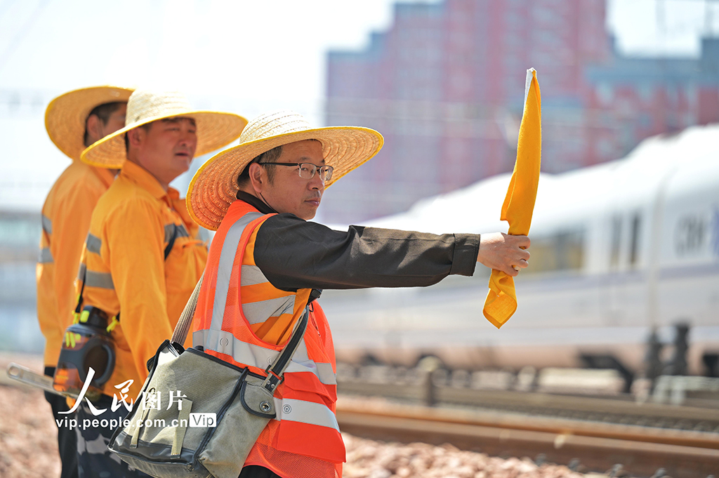 河南鄭州:高溫巡線保暢通【5】