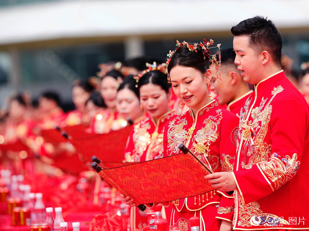 安徽合肥：中鐵四局為302對新人舉辦集體婚禮