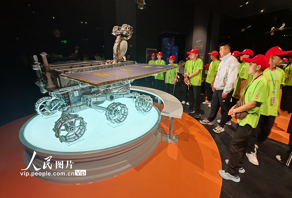 新疆烏魯木齊:“無穹—中國·航天科技館”迎來首批游客【2】