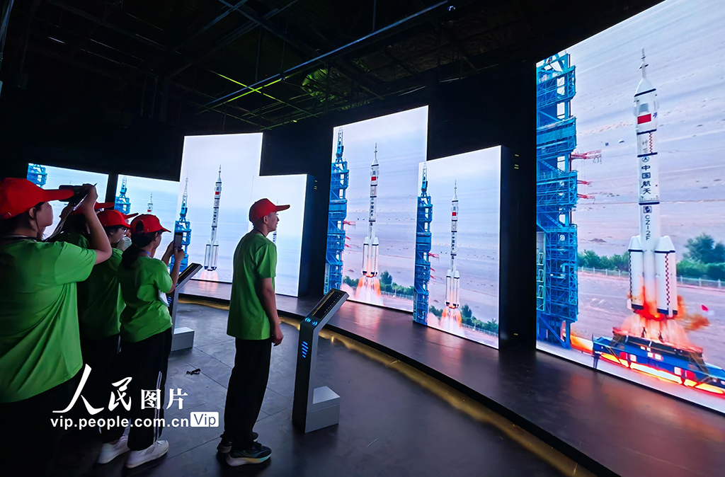 新疆烏魯木齊:“無穹—中國·航天科技館”迎來首批游客【3】