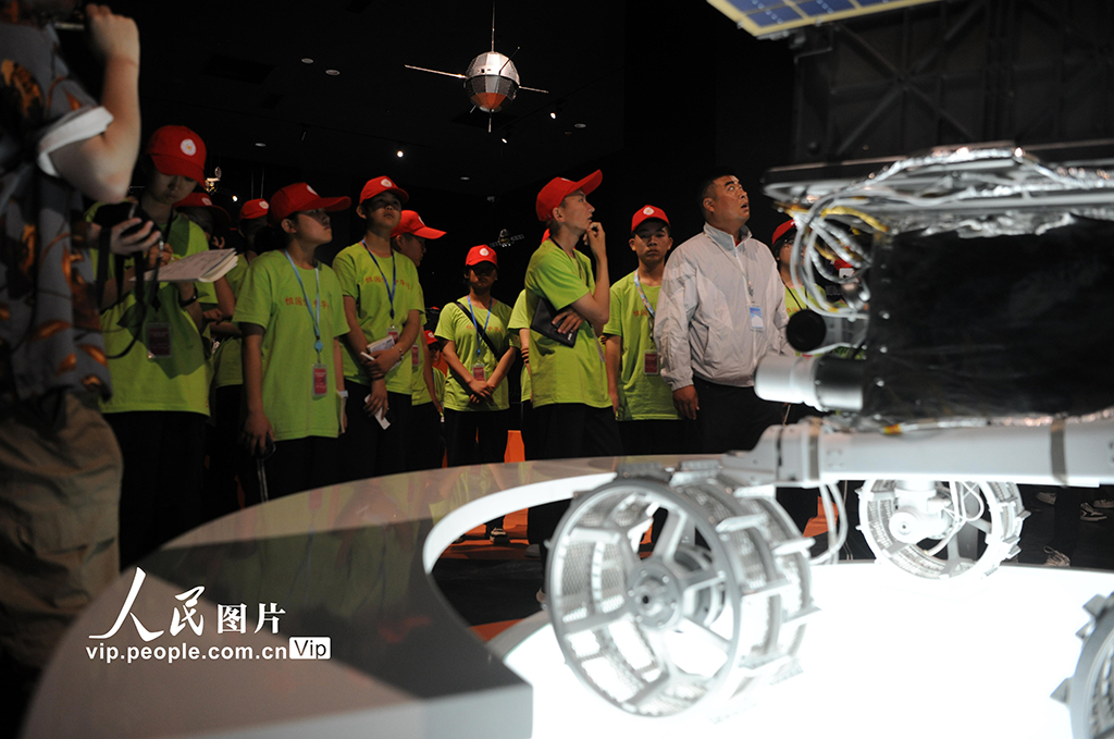 新疆烏魯木齊:“無穹—中國·航天科技館”迎來首批游客【4】