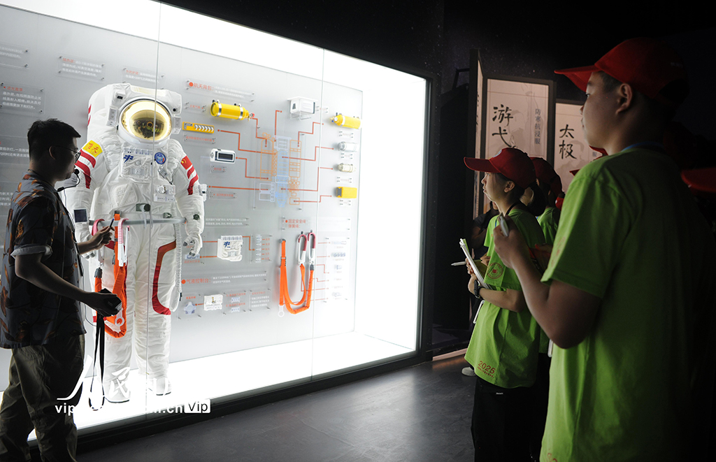 新疆烏魯木齊:“無穹—中國·航天科技館”迎來首批游客【5】