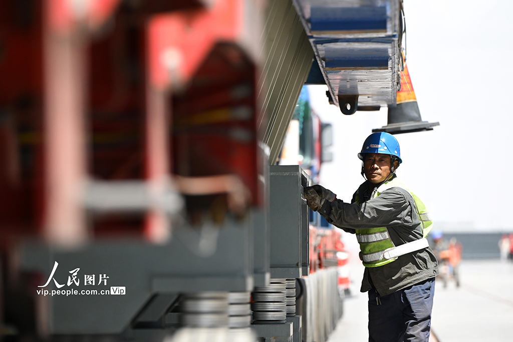 寧夏中衛:“巨無霸”變壓器運抵中寧換流站【2】