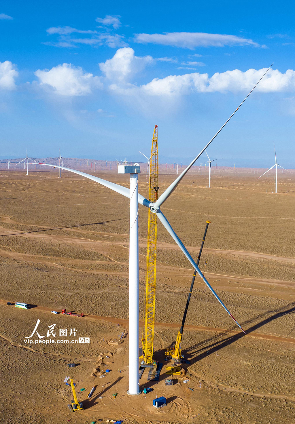 甘肅臨澤:風電場建設正酣【6】