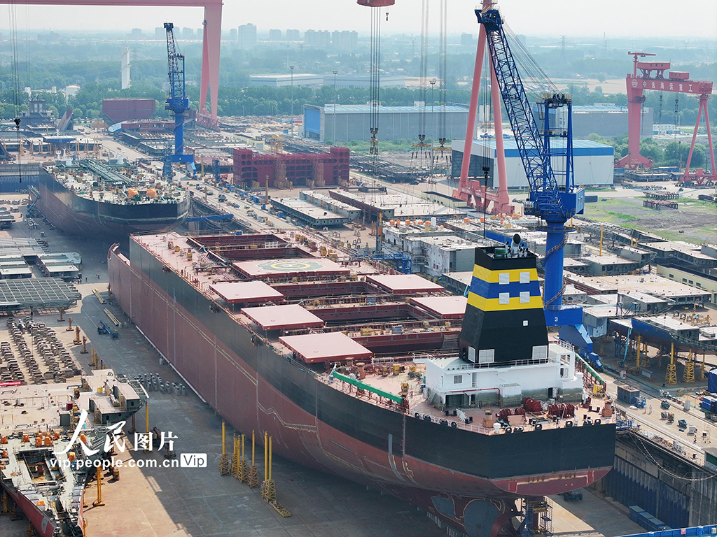 江蘇揚州：出口訂單旺 船企生產忙【6】