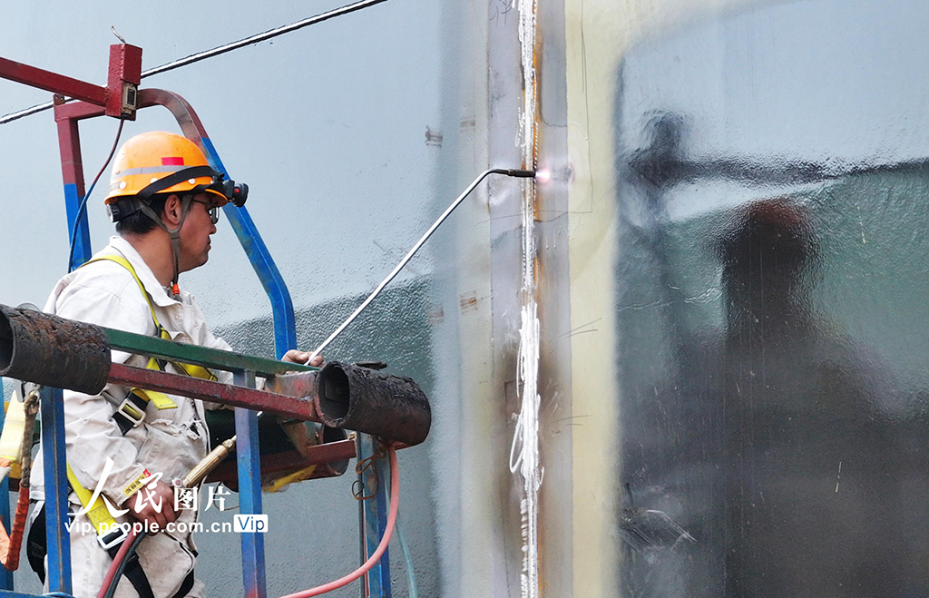 江蘇揚州：出口訂單旺 船企生產忙【4】