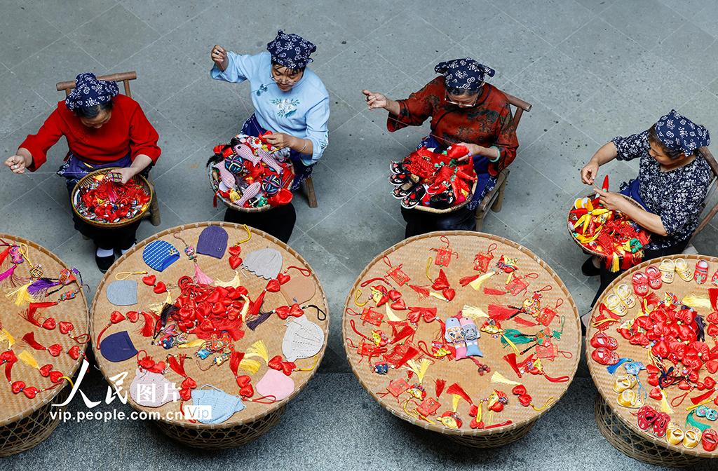 安徽歙縣：趕制“徽州端午錦”【3】