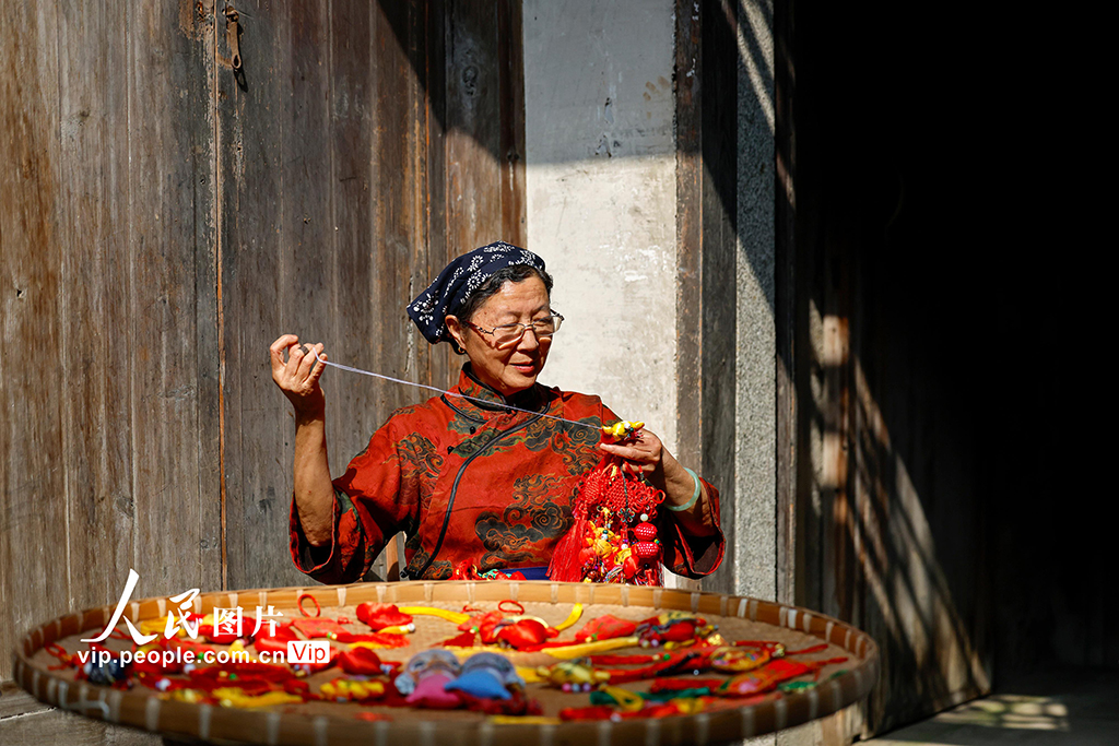 安徽歙縣：趕制“徽州端午錦”【5】